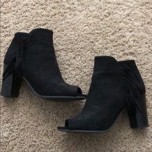 🚨EVERYTHING BOGO🚨Black Fringe Booties
